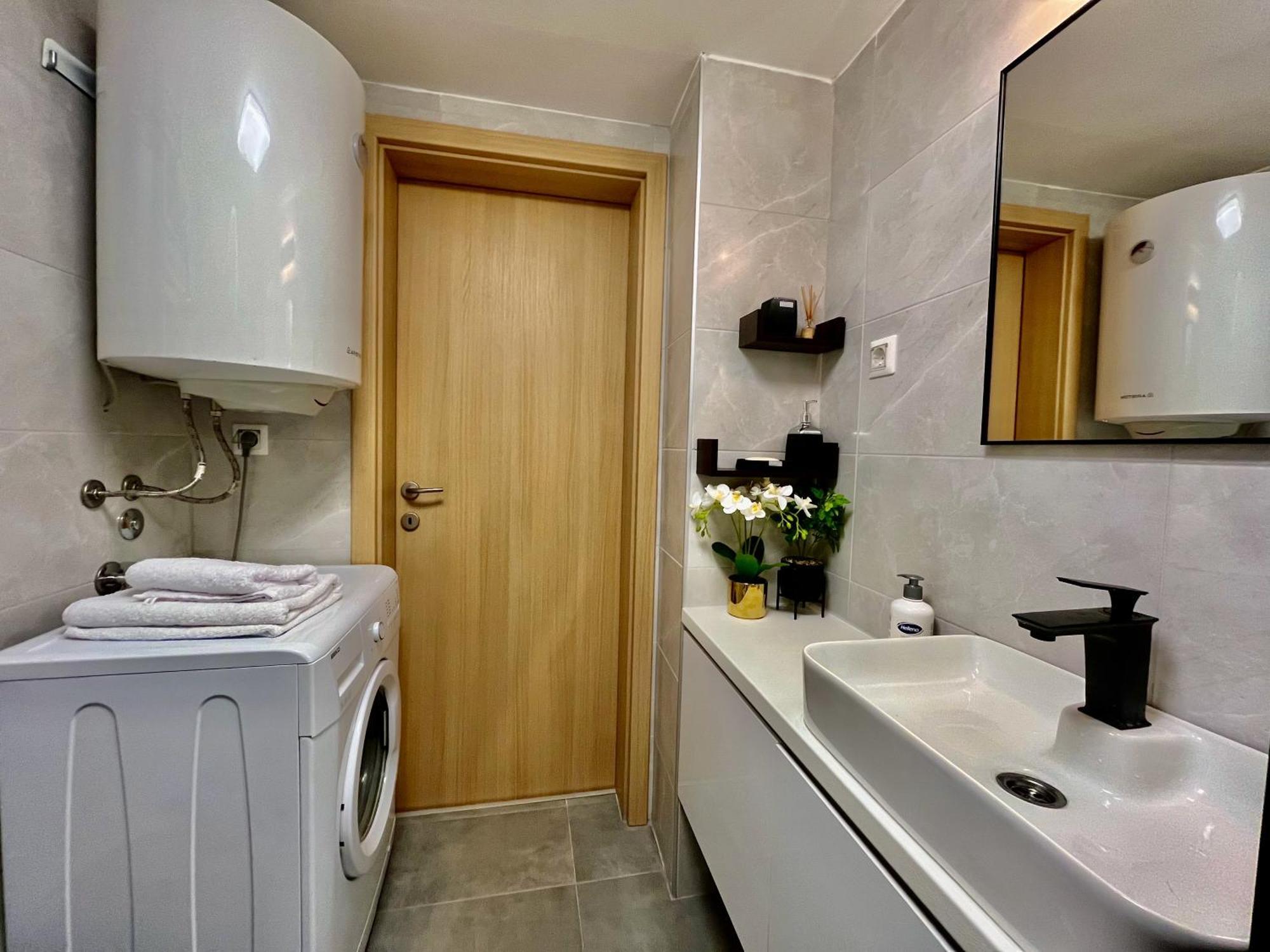 Lifestyle Gallery Apartment Скопие Екстериор снимка